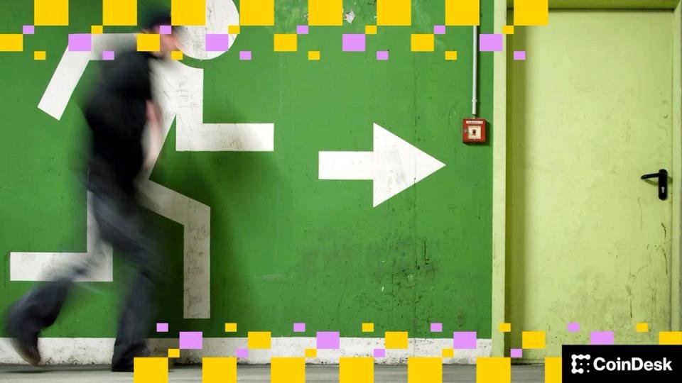 Mercado Cripto em Flutuação: Investidores Ignoram Boas Notícias e Buscam Rota de Fuga