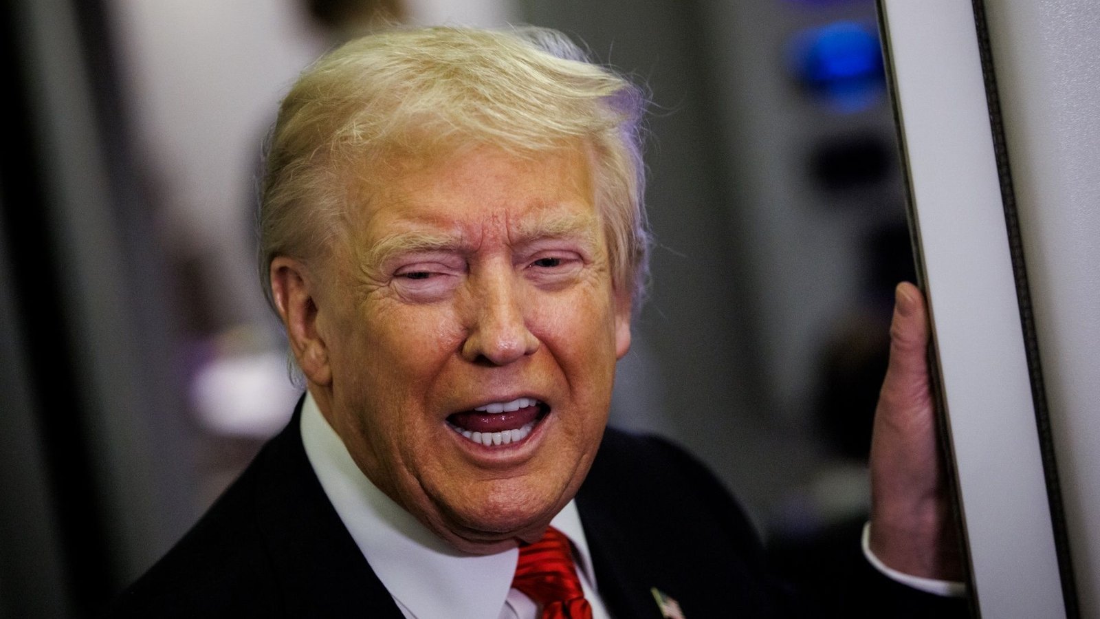 Trump Acusa Obama de Vazamento de Segredos Classificados Após Comentários Sobre Vida Extraterrestre