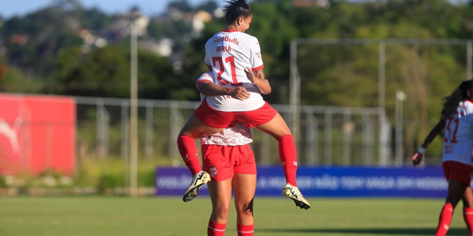 Futebol Feminino: Flamengo e Red Bull Bragantino Se Enfrentam em Duelo de Invictos na TV Brasil