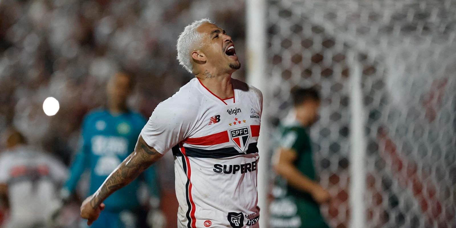 São Paulo assume liderança isolada do Brasileirão em estreia vitoriosa de Roger Machado