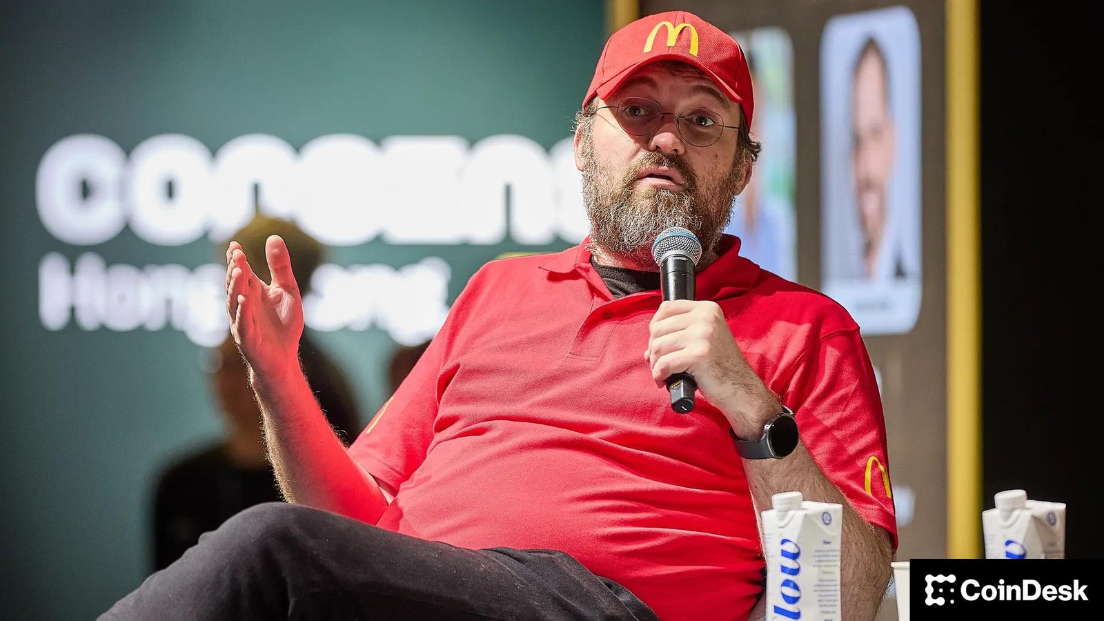 A Batalha pelo Futuro da Computação: A Visão de Charles Hoskinson Desafiada por Defensores da Descentralização