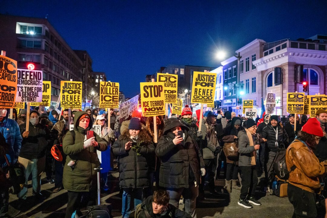 Vigilância Cidadã Organizada: Como Ativistas Combinam Tecnologia e Táticas Tradicionais para Monitorar Agentes de Imigração
