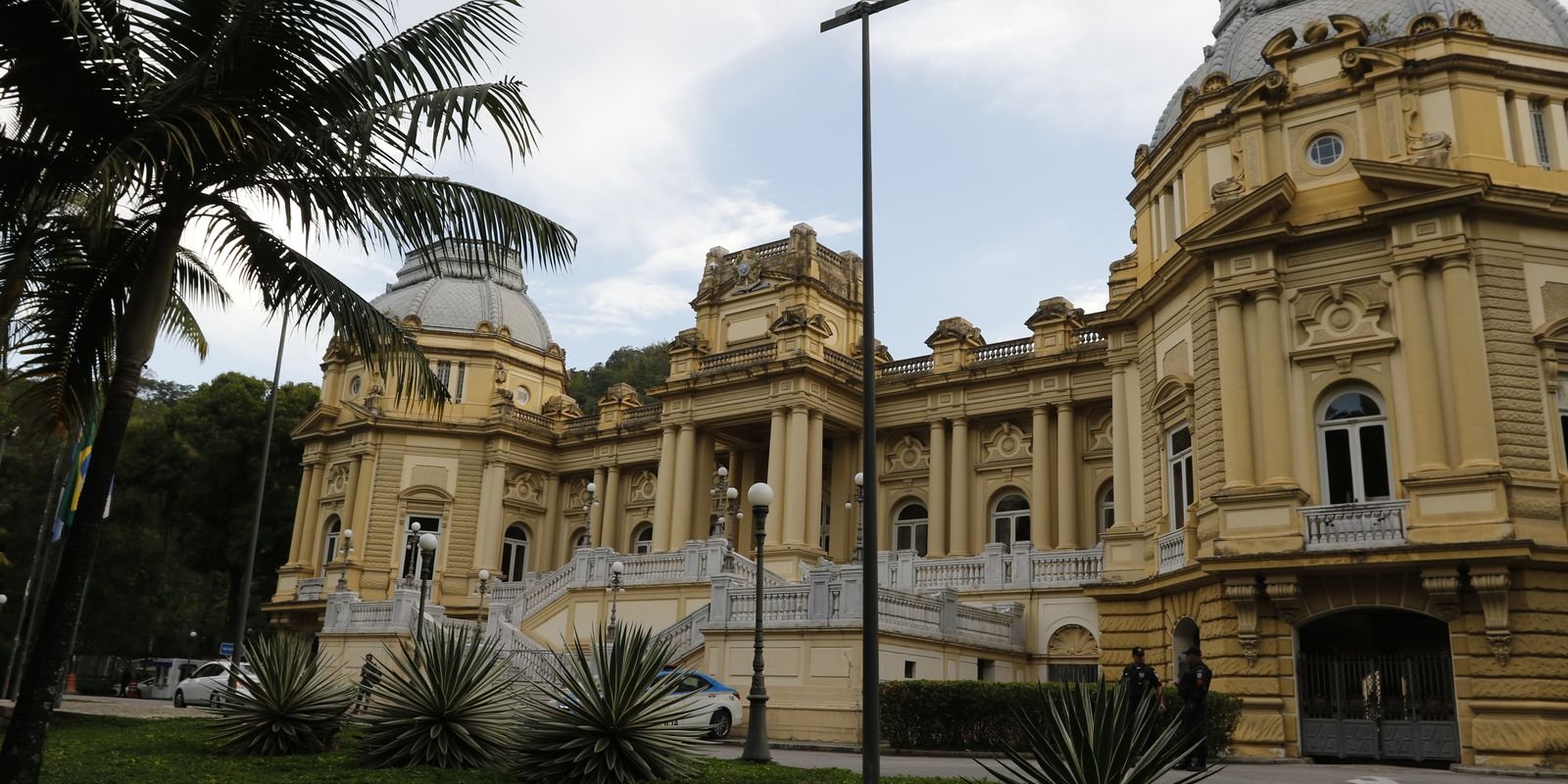 Renúncia de Claudio Castro: Entenda a Complexa Crise de Sucessão e os Desafios Políticos no Rio de Janeiro