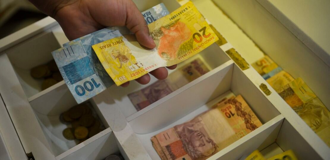 dinheiro_caixa_mcajr_abr_2907221127