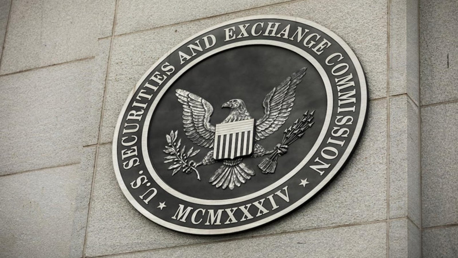 SEC Adia Isenção para Inovação em Tokenização: Pressões de Wall Street e Casa Branca Freiam Avanço Regulatório