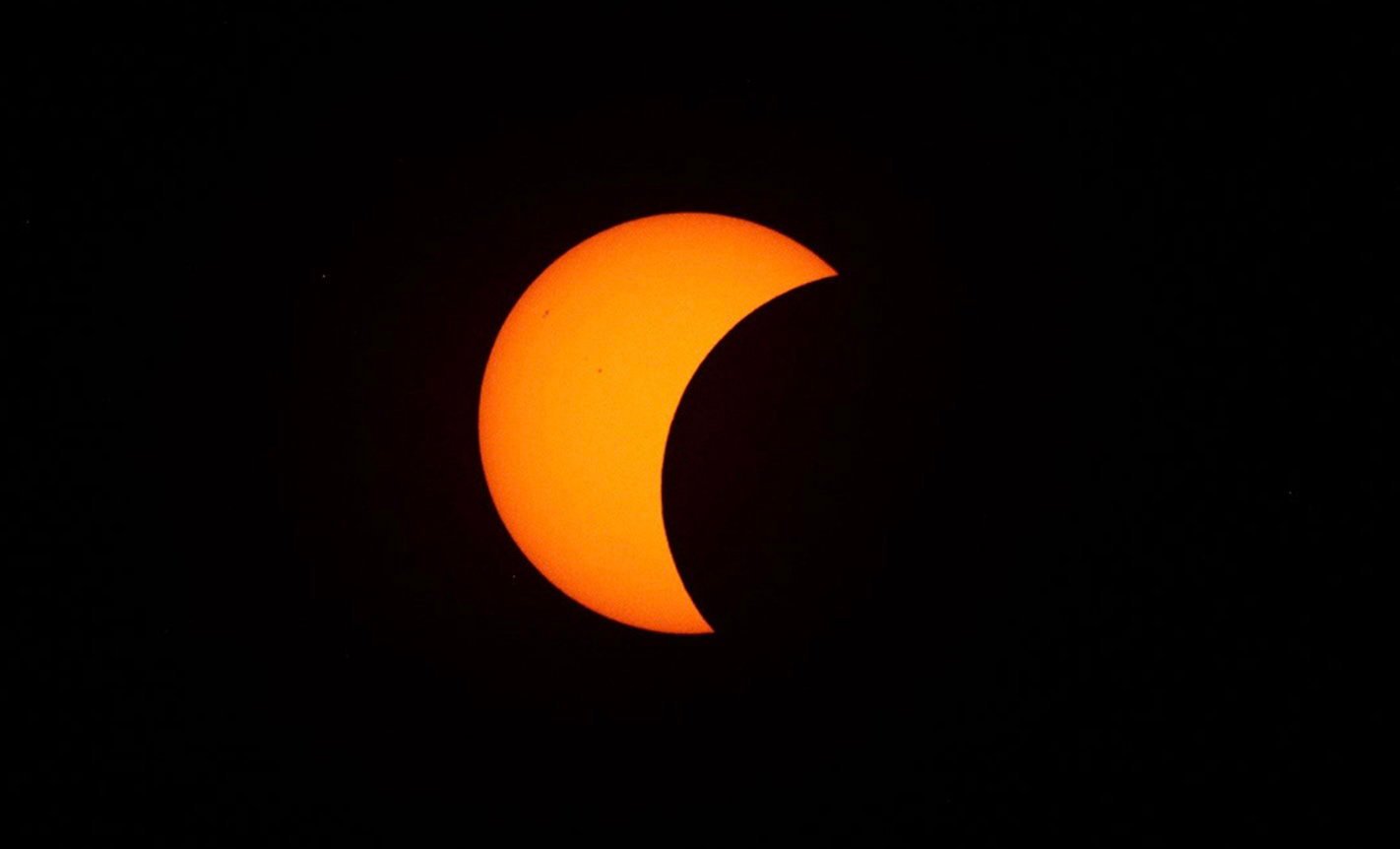 O Espetáculo Cósmico de 2026: Imagens Fascinantes e uma Surpresa Inesperada Durante o Eclipse Solar