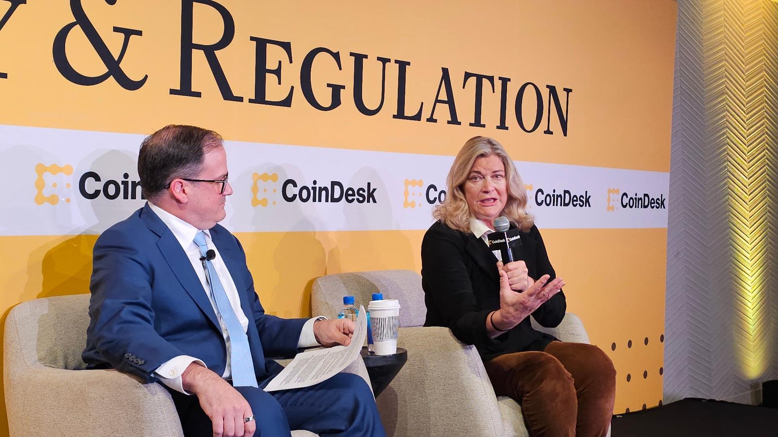 Fracasso do Clarity Act para Cripto: Lummis Acusa Democratas de Obstaculização Política