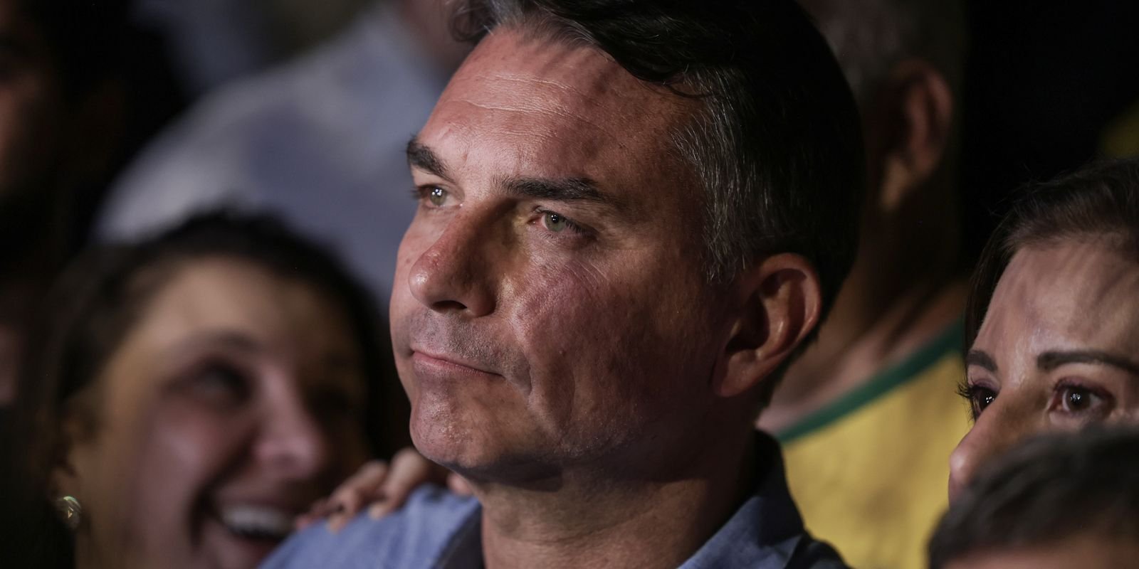 STF Multa Flávio Bolsonaro por Impulsionamento Irregular de Propaganda Negativa Contra Lula