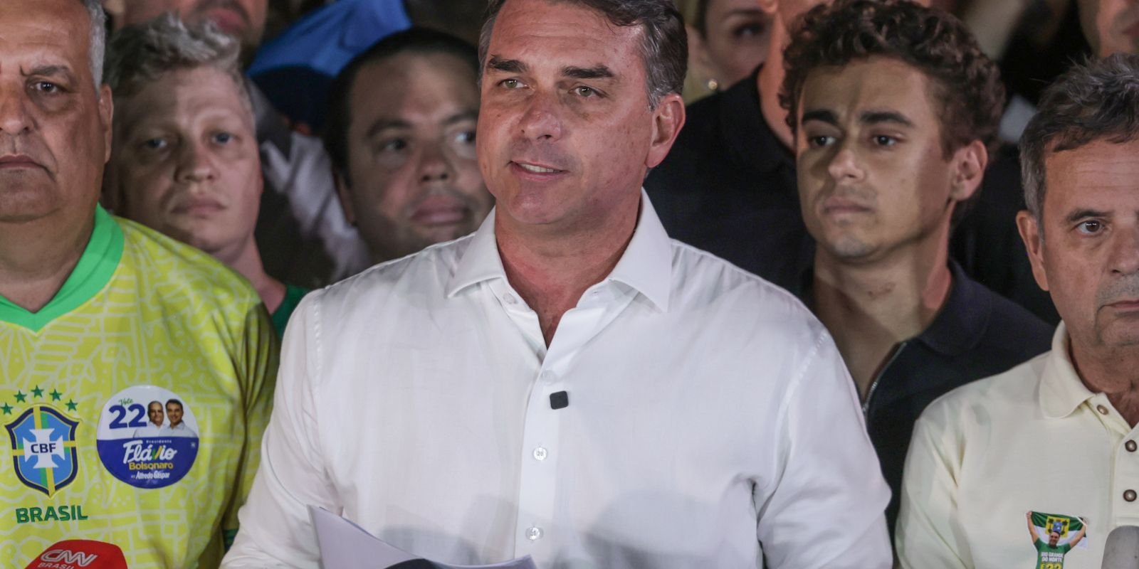 Polícia Federal Cancela Passaportes de Flávio Bolsonaro por Descumprimento de Ordem Judicial