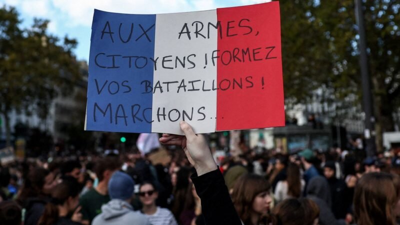 França Sob Tensão: Megaesquema de Segurança Marca Dia de Protestos Nacionais