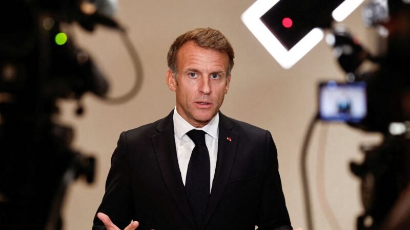 França endurece postura: Macron proíbe protestos ‘ilegítimos’ e promete ‘firmeza’ em meio a crescentes tensões