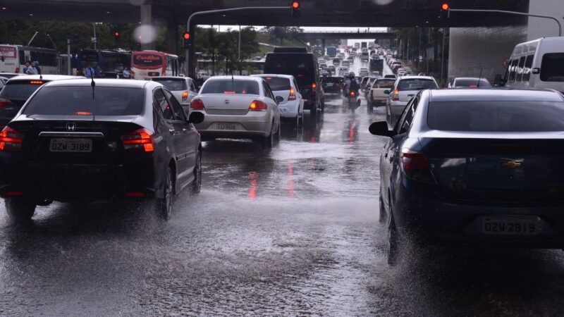 Frente Fria Avança: Chuvas e Alertas Climáticos Abrangem Nordeste e Norte do Brasil