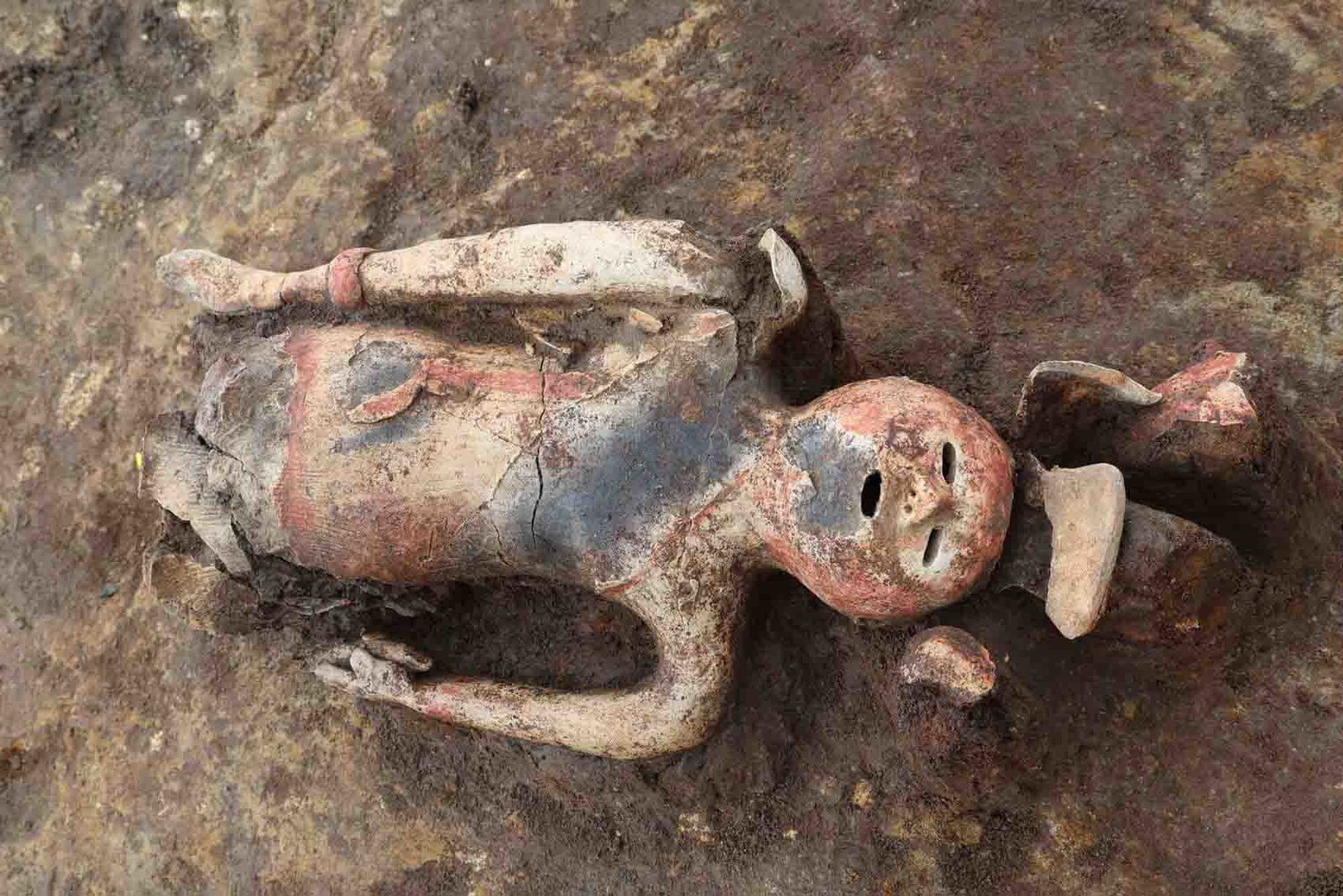 Descoberta Arqueológica Revela Estátua de Xamã Feminina de 1.500 Anos do Período Kofun no Japão