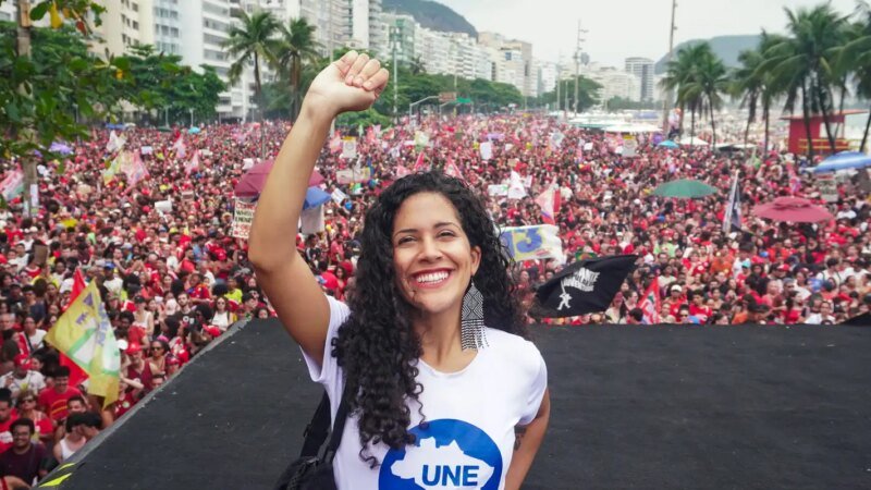 Estudantes em Destaque: UNE e o Legado de Luta pela Democracia e Educação no Brasil