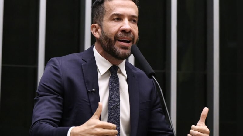 Deputado André Janones é Internado na UTI com Arritmia Cardíaca em São Paulo