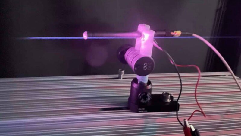 Cientistas Criam “Sabre de Luz” de Plasma para Transmissão de Rádio, Abrindo Caminhos para Novas Comunicações