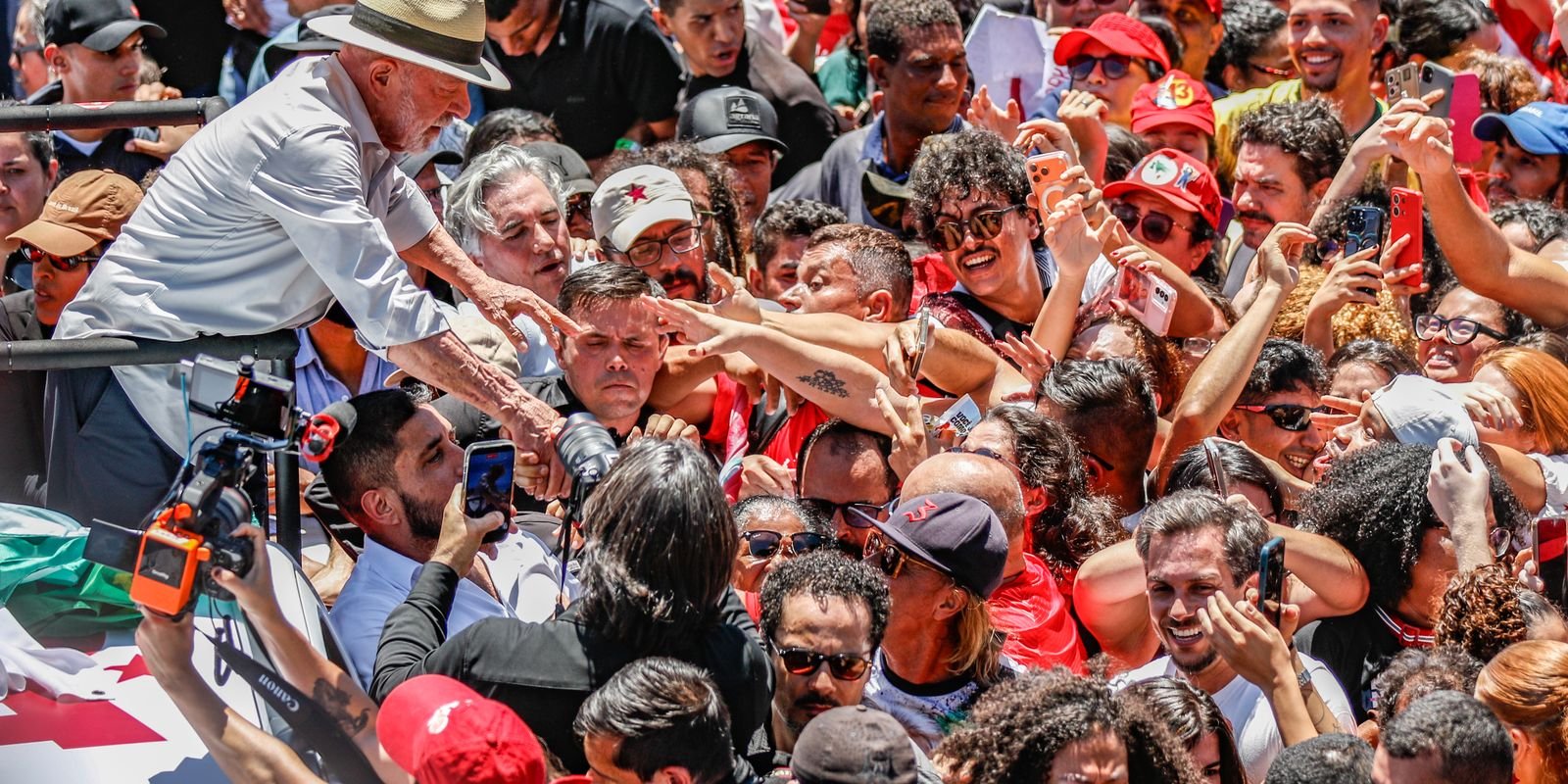 Lula Defende Redução da Jornada de Trabalho e Critica Adversários em Ato de Campanha no DF